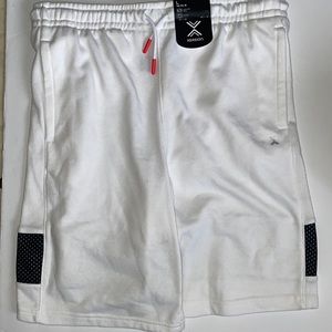 Xersion adjustable waist with pockets white short